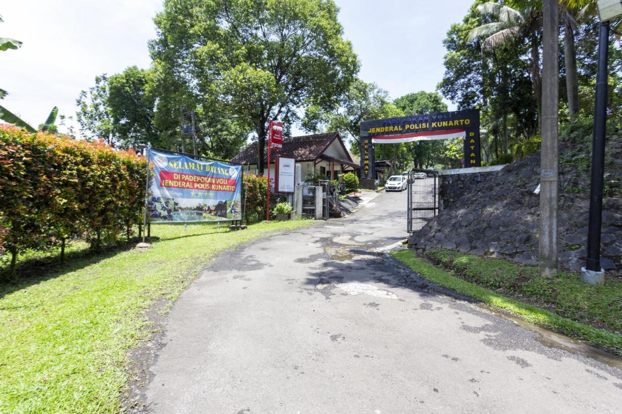 Oyo 883 Pavo Resort Bogor Exterior photo